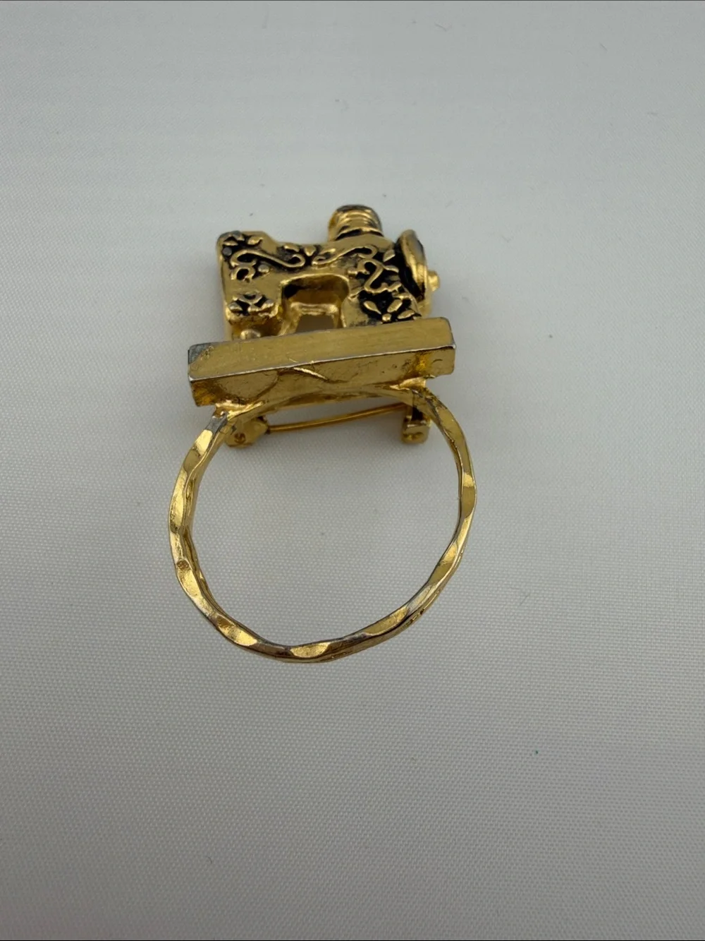 Vintage Gold Tone Sewing Machine Ring Brooch
